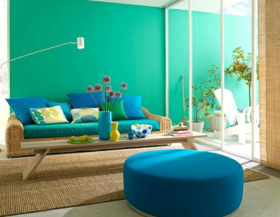wystrój wnętrz z kolorami niebiesko-zielona sofa rzucać poduszkami stołek światła