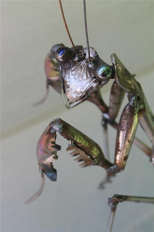 recykling majstrować metalową figurę owad modliszkowa sztuka