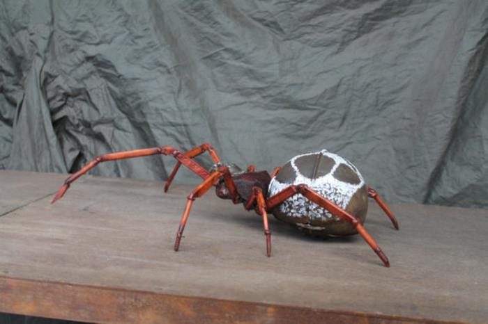 Recykling Tinker metalowa figurka owad pająk