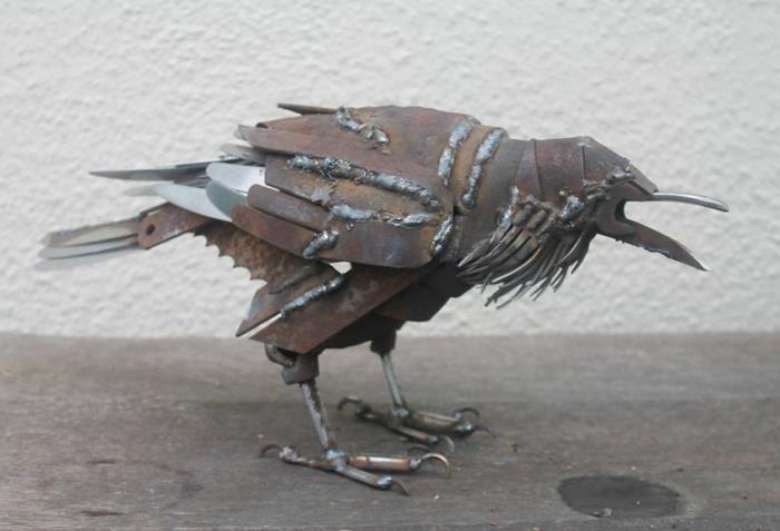 recykling Tinker metalowa figurka wrona