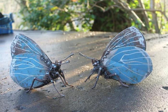 Recyklingowe metalowe motyle w kolorze niebieskim