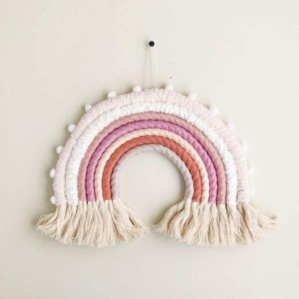 Faites vous-même une décoration murale arc-en-ciel pour chambre de bébé en macramé