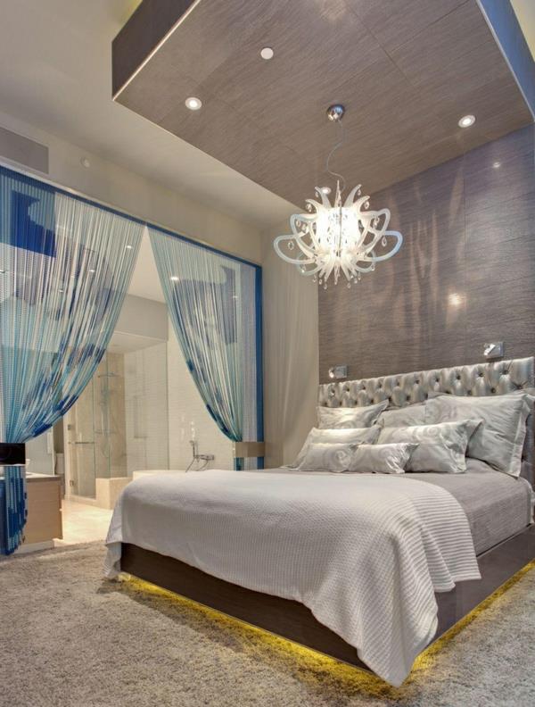 piękne meble sypialnia żyrandol ze skórzanym zagłówkiem