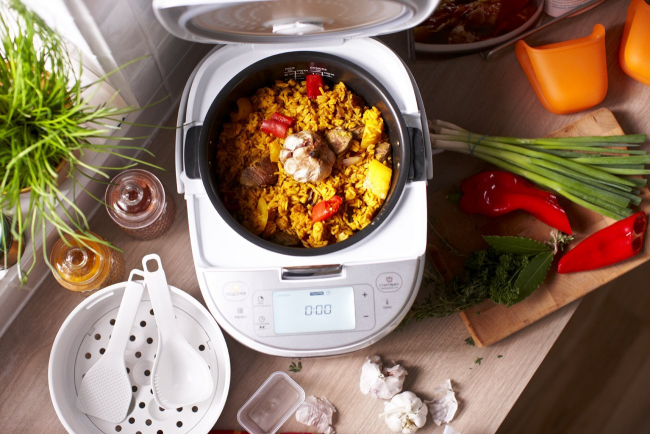 Multicooker umožňuje hospodyňkám ušetřit čas a vařit na jedné pánvi různá jídla