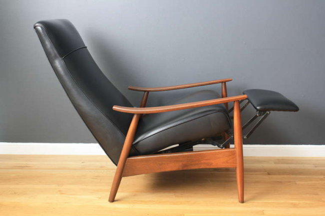 هيكل كرسي مصنوع من مواد طبيعية