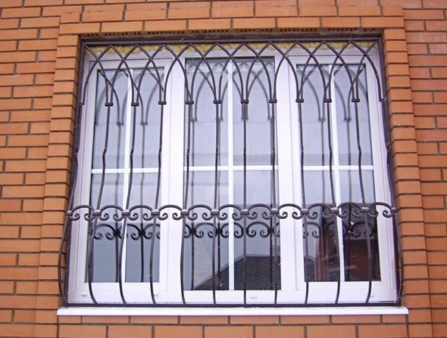 خيار أرخص وأبسط لشواية النافذة هو شواية ملحومة