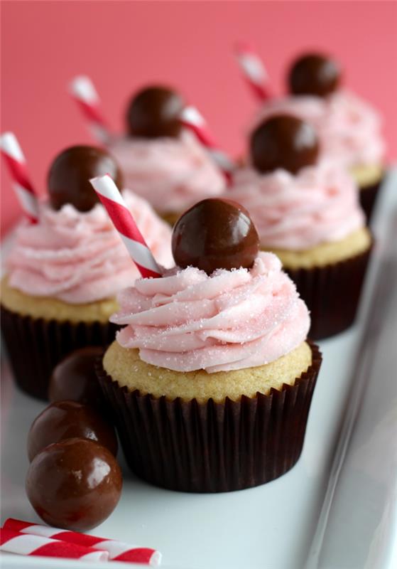 recettes cupcakes vanille fraise crème décorations