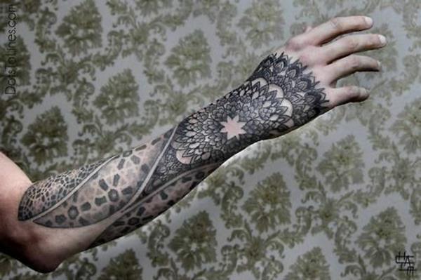tatouage avant-bras motifs art noir