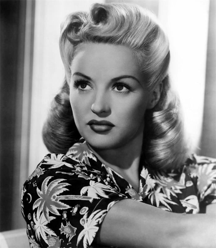 coiffure rockabilly femme blonde frange longue boucles betty grable victoire rouleaux