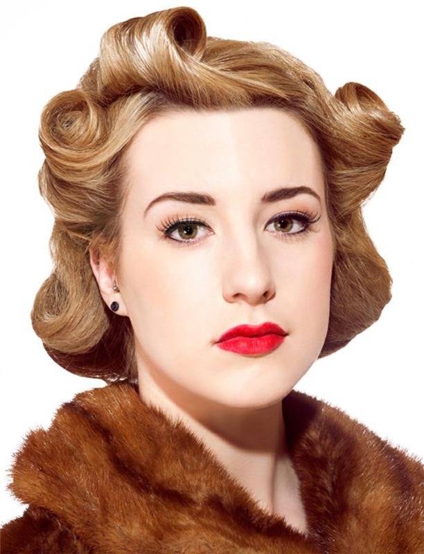 rockabilly coiffure femmes blonde victoire rouleaux look rétro épinglé