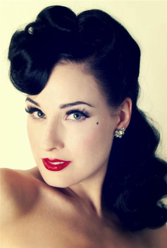coiffures rockabilly femmes longs cheveux noirs dita von teese
