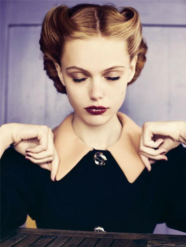 coiffures rockabilly look rétro cheveux blonds épinglés