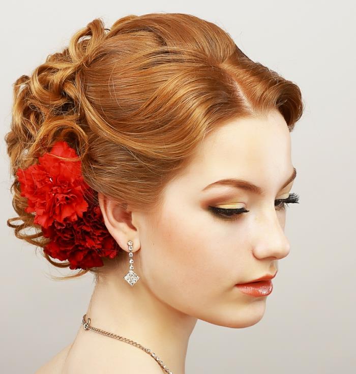 coiffures rockabilly épinglées boucles rousses