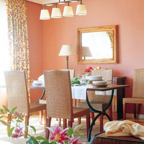 romantyczne-rattanowe-krzesła-różowa-ściana