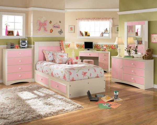 różowa sypialnia zielone ściany