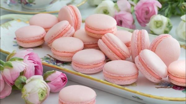 macarons français roses été