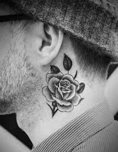 rose derrière l'oreille petits tatouages ​​hommes