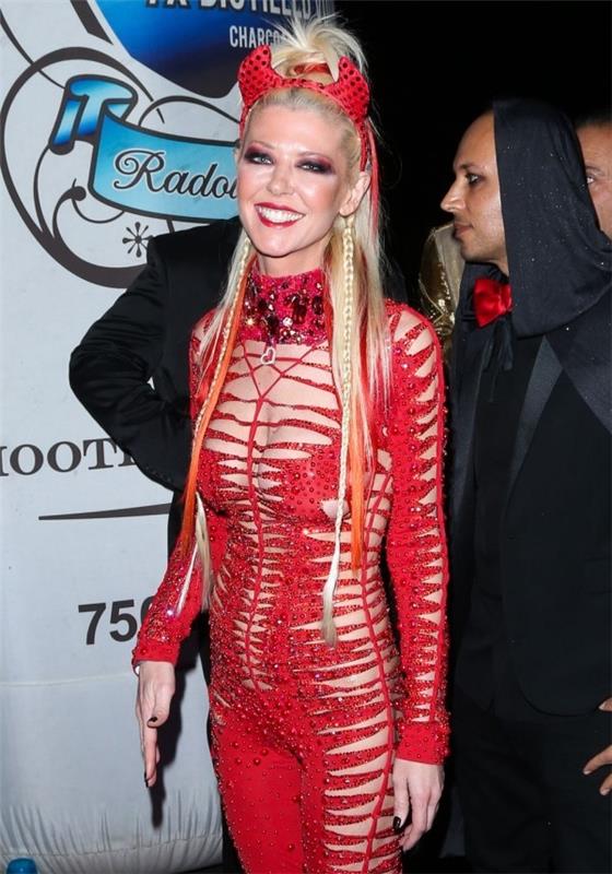 czerwony kostium Halloween Tara Reid