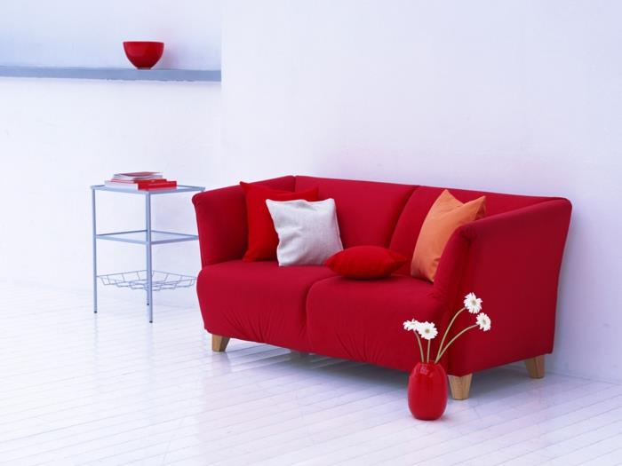 canapé rouge salon ameublement décoration vase coussins