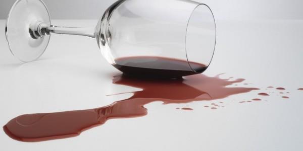 usuwanie plam z czerwonego wina porady domowe usuwanie czerwonego wina