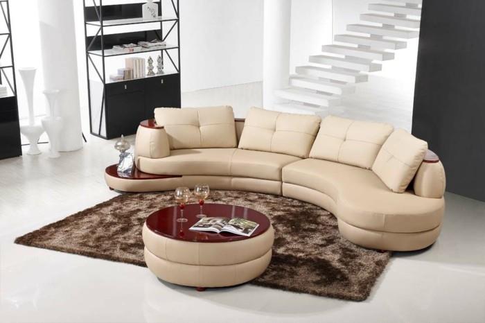 canapé rond beige accents rouges tapis marron