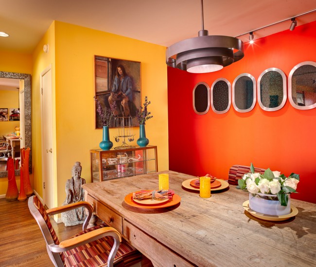 Küche mit rotem und gelbem eklektischem Design