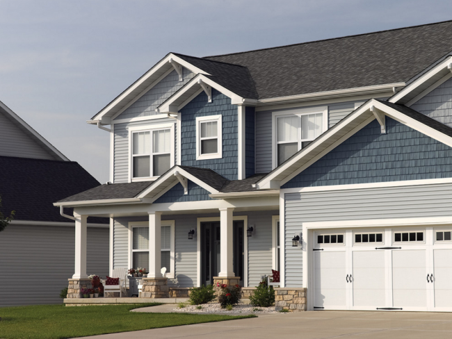يمكن أن يتم تصميم منزل جانبي من مجموعة متنوعة من الألوان والقوام من المواد.