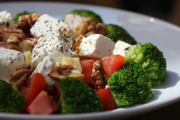 salade brocoli tomate idée de nourriture saine