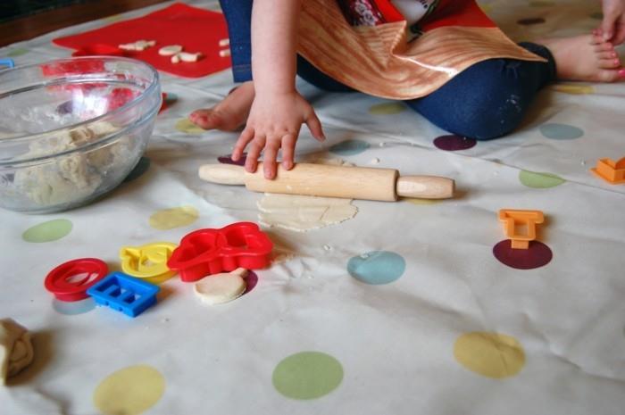 faire soi-même de la pâte salée, faire du bricolage avec les enfants