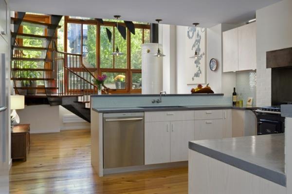 meble skandynawskie wyposażenie kuchni zrównoważone materiały podłoga drewniana skandynawski design i kształt