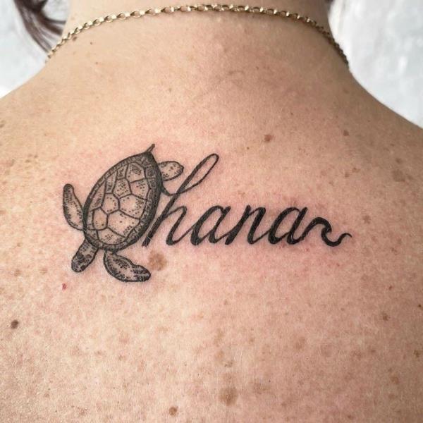 tortue ohana tatouage cou