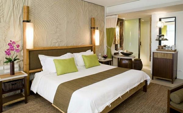 chambre à coucher mise en place d'un lit double en bambou