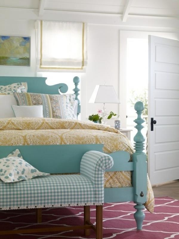 Sypialnia pomysły na kolory Kolor ścian biały słupek miętowy zielony otomana