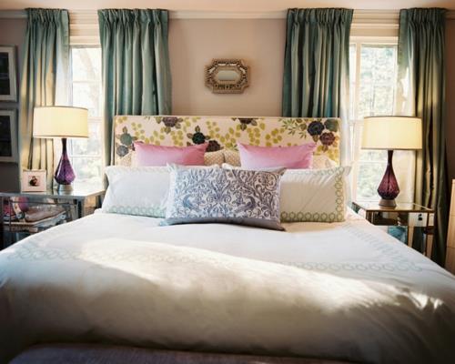 Tête de lit rembourrée design de chambre avec des fleurs