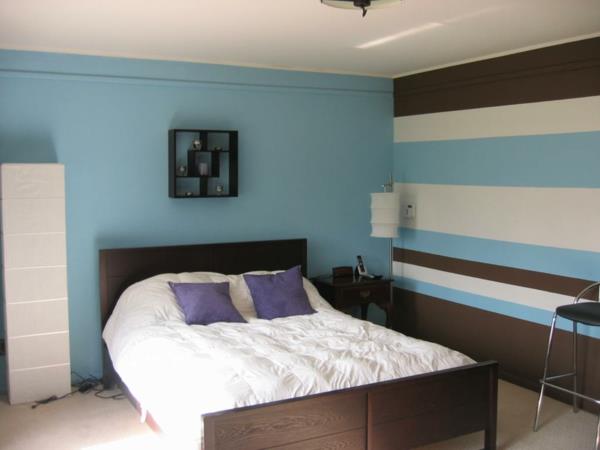 Couleur de mur de chambre à coucher motif de rayures de mur d'accent bleu marron