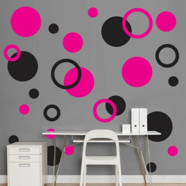 projekt ściany sypialni wzór kropki różowy czarny