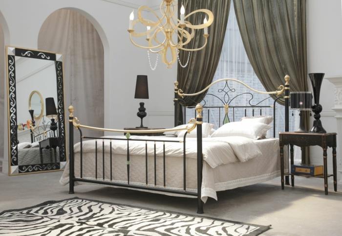 łóżko z kutego żelaza złoty luksus w stylu kolonialnym