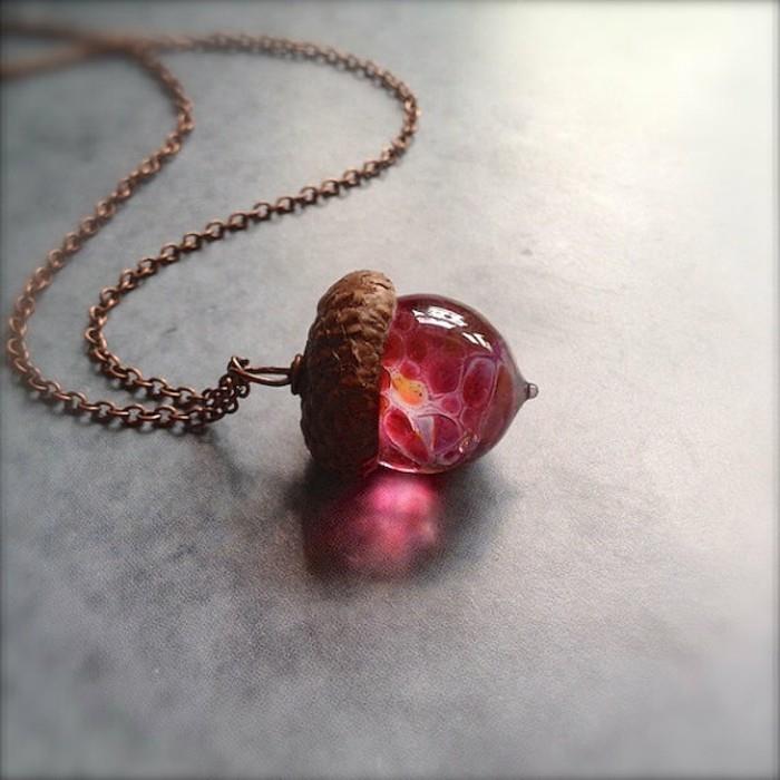 bijoux pendentif verre coloré collier de gland rose