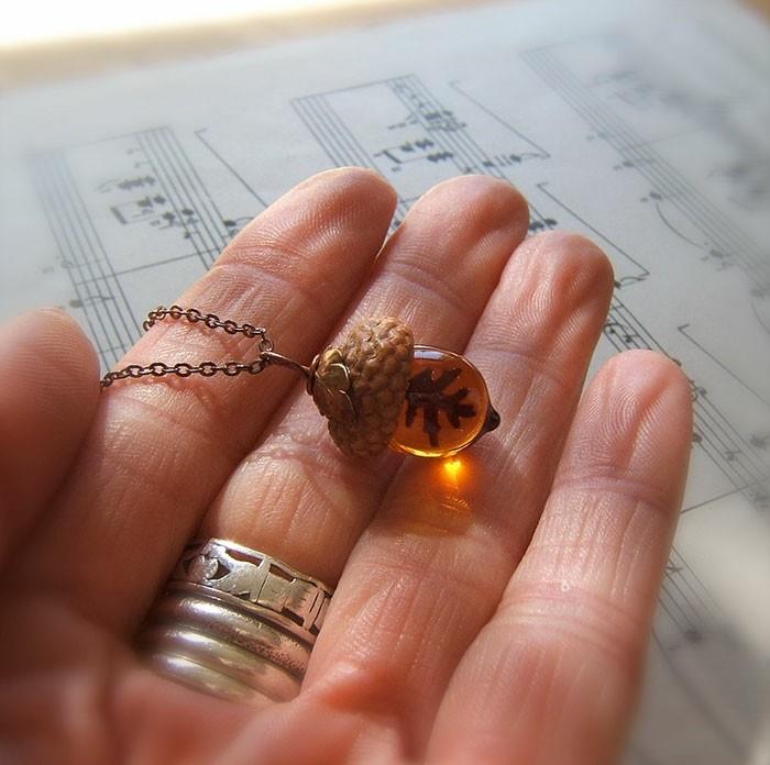bijoux pendentif gland fait main automne verre recyclé