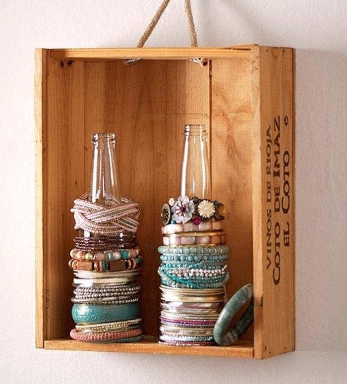 support à bijoux idées de bricolage corde suspendue boîte en bois
