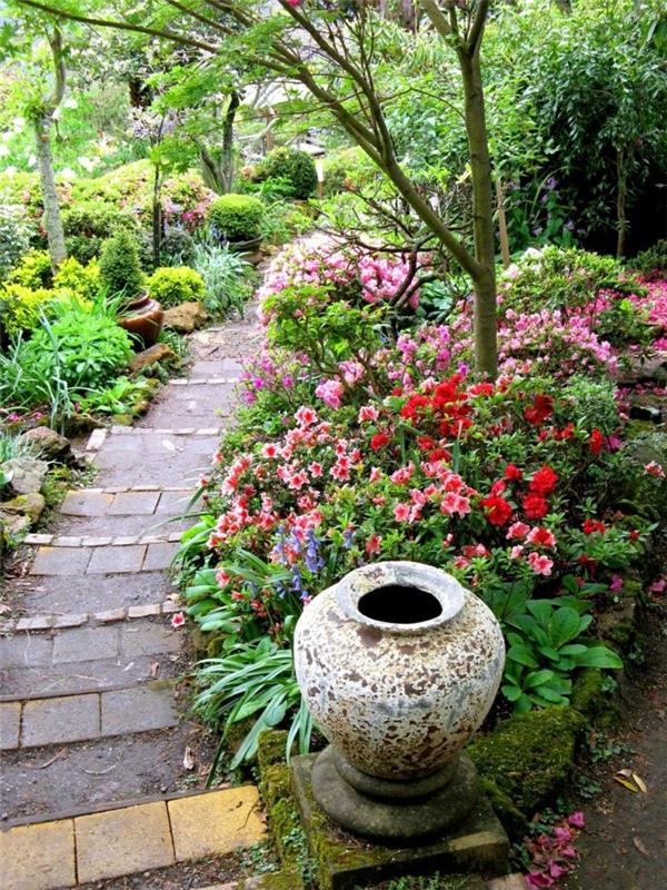 piękne ogrody zdobią schody ogrodowe