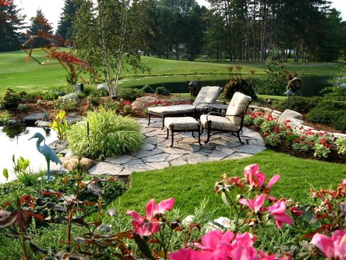 piękne ogrody stylowe meble ogrodowe oczko wodne i piękne kwiaty