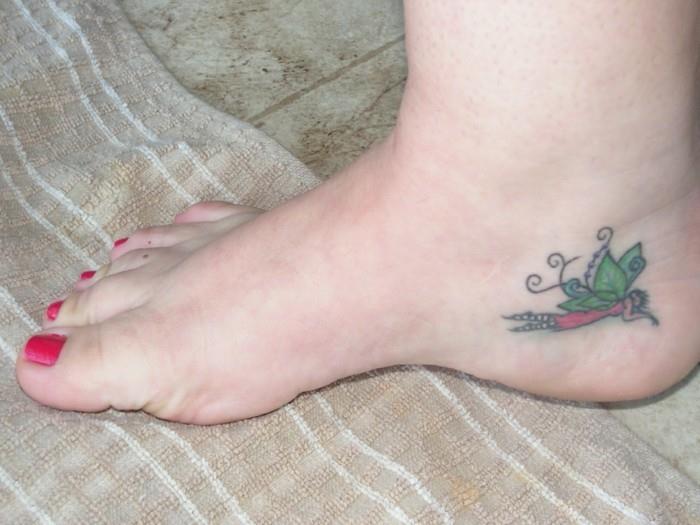 piękne tatuaże na kostce dla kobiet mała wróżka