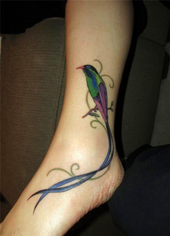 beaux tatouages ​​​​sur la cheville de l'oiseau avec des éléments floraux
