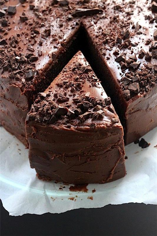 ciasto czekoladowe posypka czekoladowa okrągła