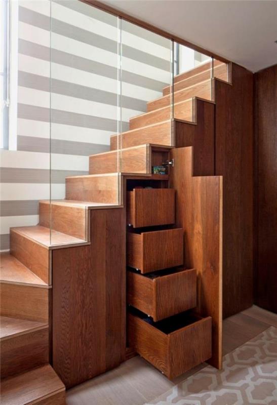 armoire sous escalier tiroirs verre rampe d'escalier tapis
