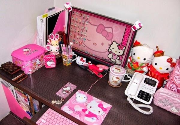 bureau-avec-hello-kitty-accessoires