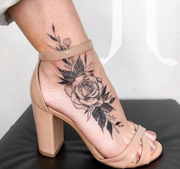 obuwie trendy w tatuażach kobiet 2020