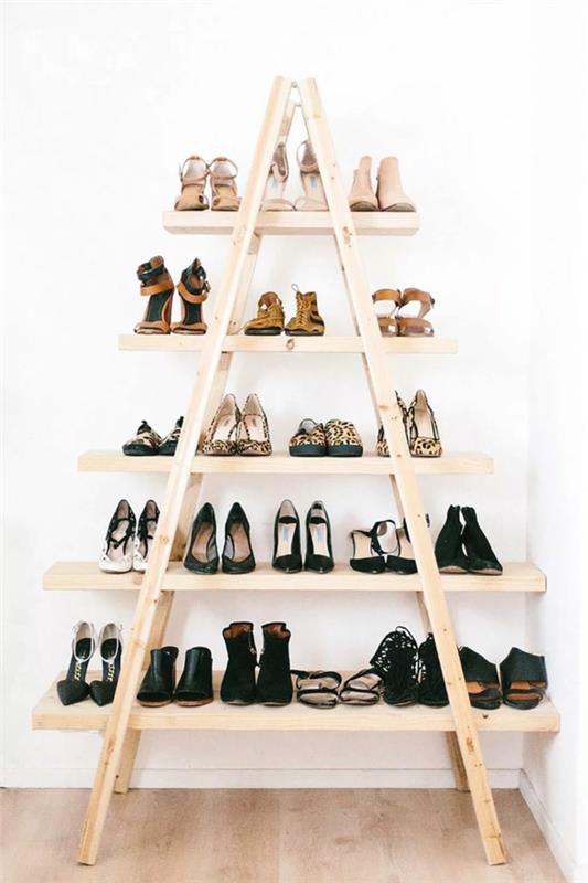 zbuduj własny stojak na buty drewniana drabina drewniane deski jasne drewno pomysł na majsterkowanie