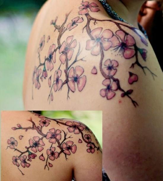 pomysł na tatuaż na ramię z kwiatem wiśni